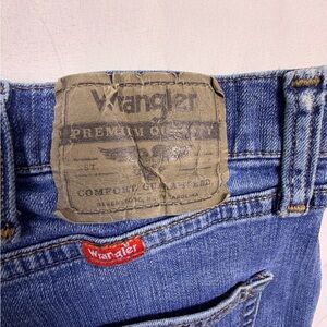 Wrangler Relaxed Fit Indigo Jeans